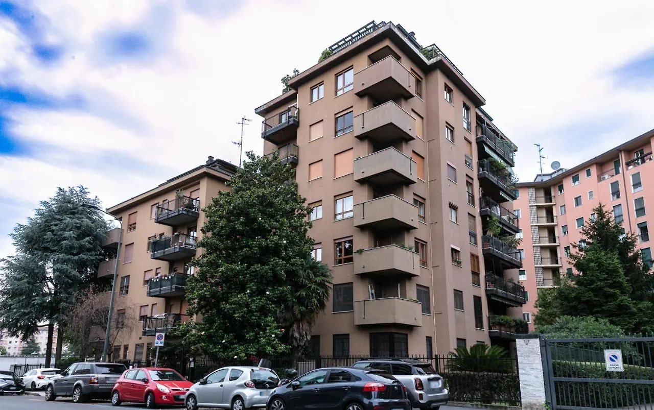 Dehomes - Luxury Grand Suite Milan Apartment